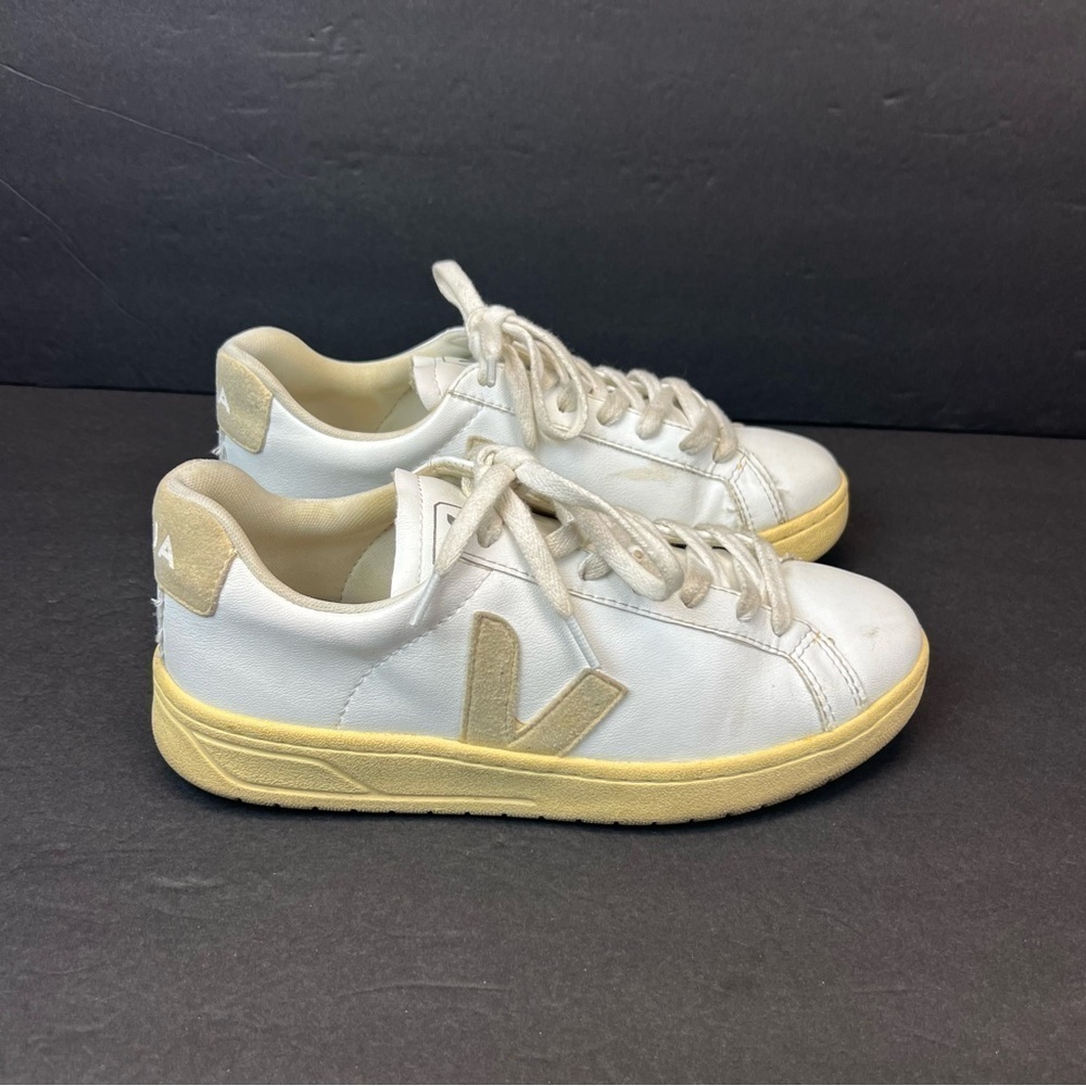 Veja White and Cream Sneakers Retro-Inspired Design Women’s US Size 6 Euro 37